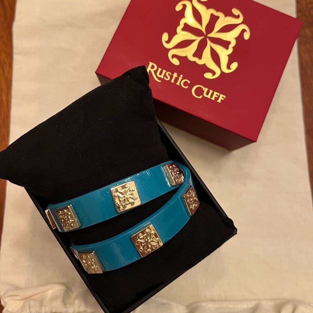Rustic Cuff “Macy” patent double wrap with gold. Worn great condition.
